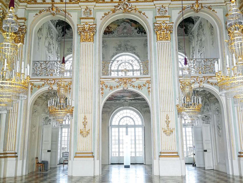 Munich: Nymphenburg Palace with official Guide - Before the palace: the meeting point and what to do first