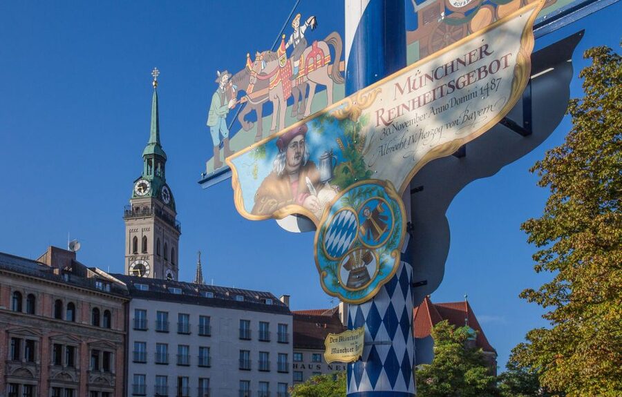 Munich: Old Town Guided Walking Tour - Meeting at Marienplatz: starting the walk without stress