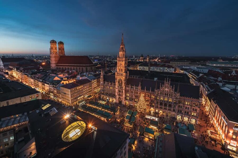 Munich Old Town - Guided Walking Tour in English - Hofbräuhaus: Bavaria’s Beer Culture Beyond the Costume