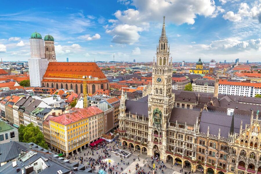 Munich: Old Town & Viktualienmarkt City Walk in German - Frauenkirche and Theatine Church: two church styles, one city story