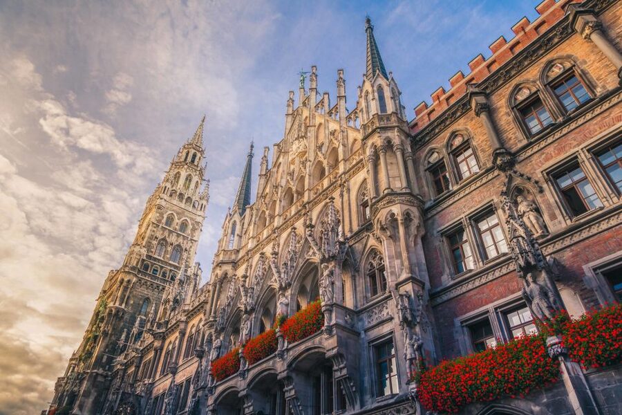 Munich: Old Town & Viktualienmarkt City Walk in German - Viktualienmarkt: where the tour turns from seeing to feeling