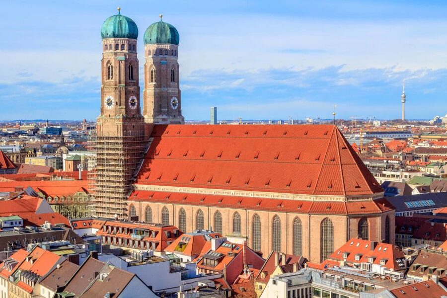 Munich: Old Town & Viktualienmarkt City Walk in German - Price and pace: good value if you want highlights, not a full day