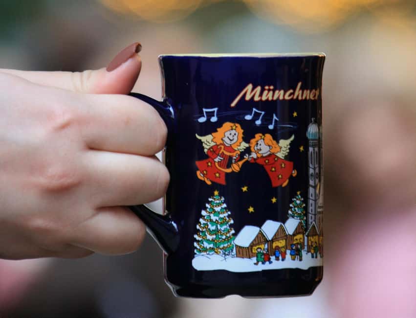 Munich Premium Christmas Market Hopping with Sightseeing Tour - Meeting at Fischbrunnen: easy to start, but go early