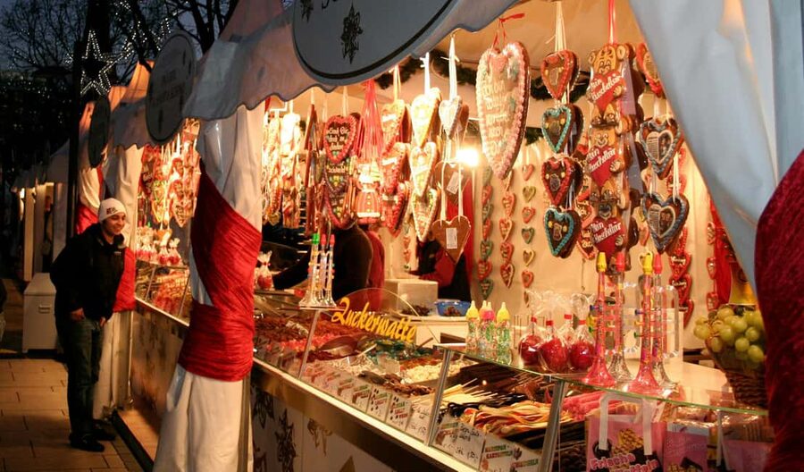 Munich Premium Christmas Market Hopping with Sightseeing Tour - Marienplatz Christmas Market: the oldest market, right in the center