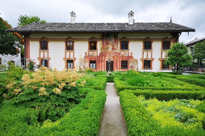 Munich private Car & Walking Tour incl. BMW World & River Surfers - When a full day in private still needs pacing