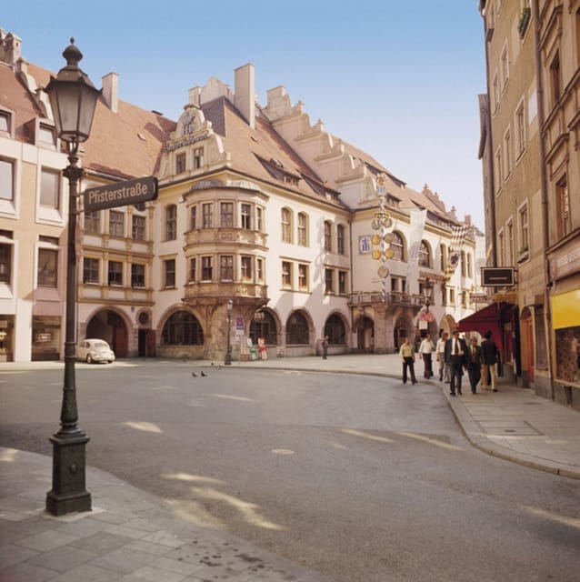 Munich: Private or Group Third Reich and WWII Walking Tour - What Your Guide Actually Does on the Street