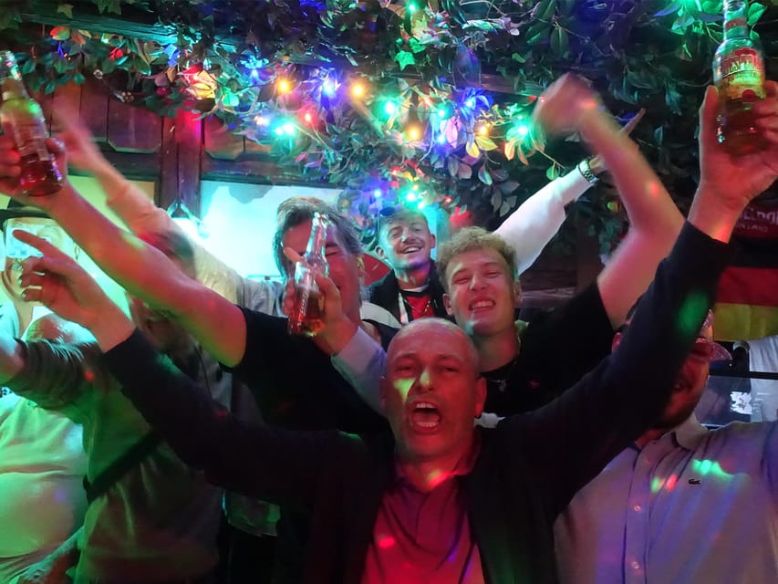Munich: Private pub crawl with insider-guide & free shots - The Bar-to-Bar Flow: Warm-Up Shot to Final Rounds