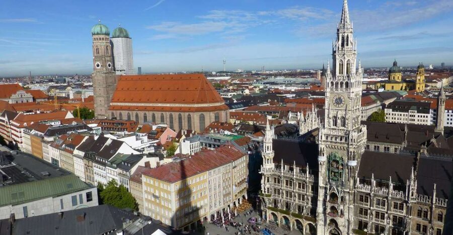 Munich: Private Walking Tour of the Historical City Center - Where the tour starts: Marienplatz and the walk that keeps you oriented