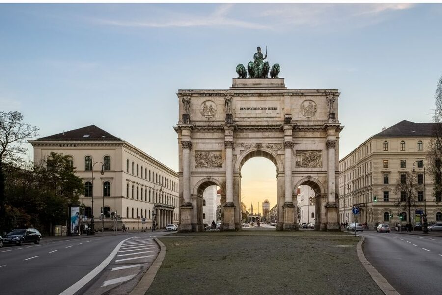 Munich : Private Walking Tour with A Guide (Private tour) - Guide style: how history stays human (even the heavy parts)