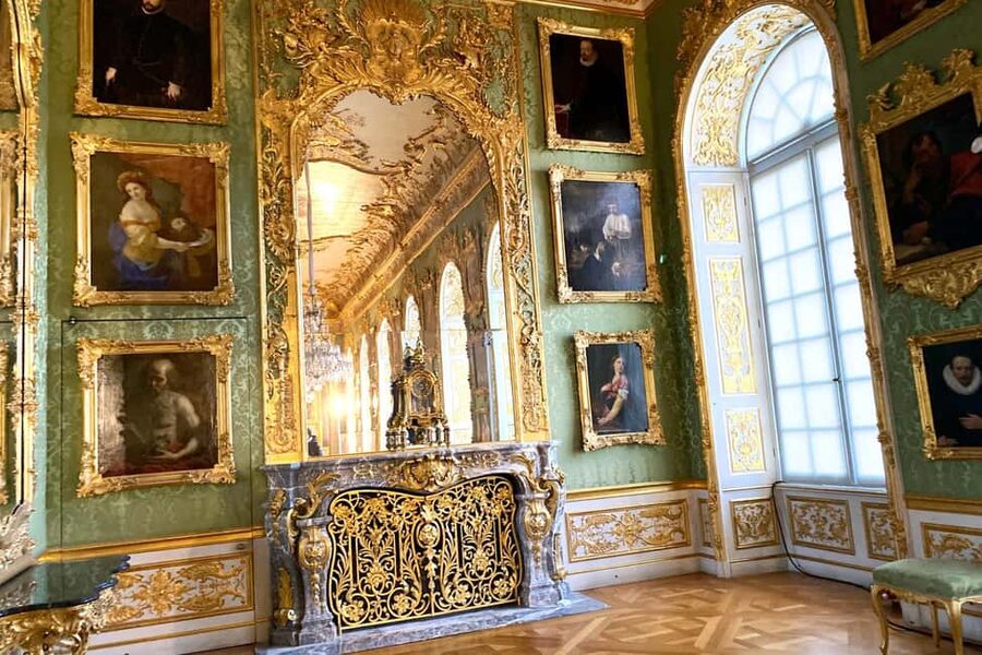 Munich: Residenz Palace and Hofgarten Skip-the-Line Tour - Max-Joseph-Saal: A Short Stop That Helps You Orient