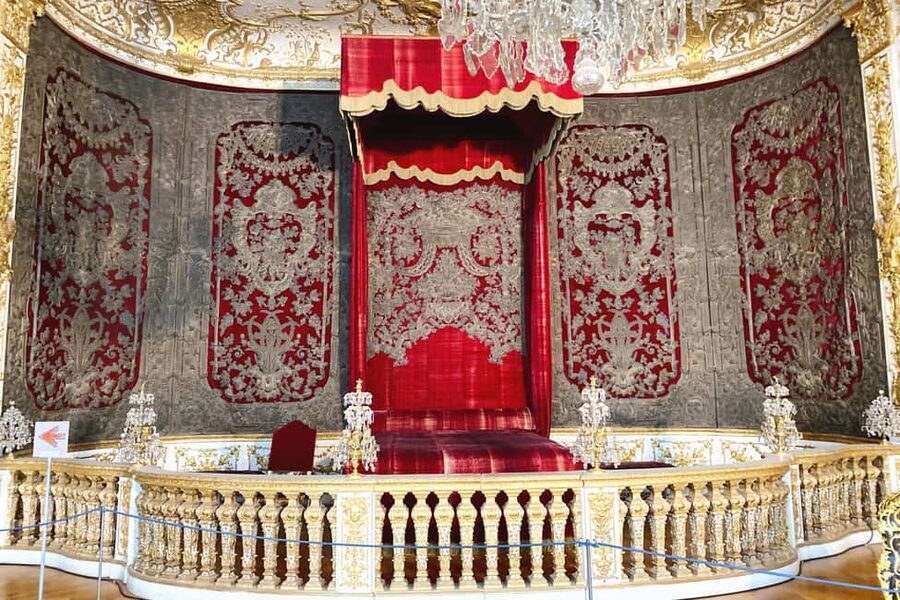 Munich: Residenz Palace and Hofgarten Skip-the-Line Tour - Hofgarten Time: Courtyards and a Palace Park Reset