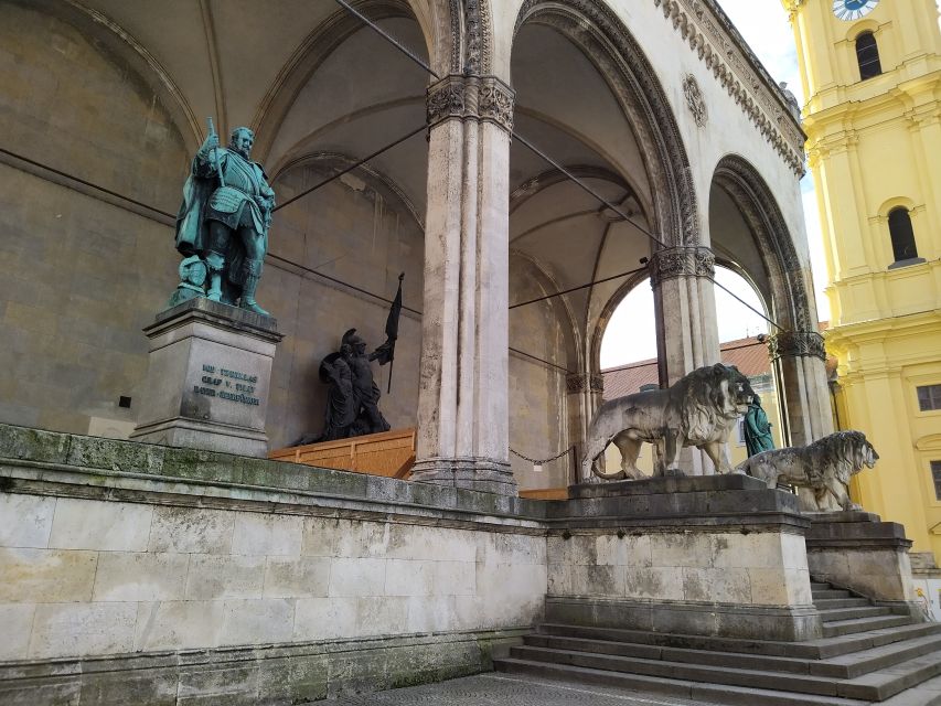 Munich Residenz: Private Tour with artists and historians - The Green Gallery: Where Paintings Get Real-World Explanation