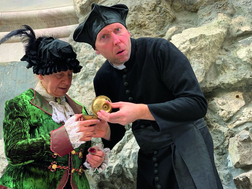 Munich: Scary Tour with actors in GERMAN - Munich’s dark theater: what this tour does better than most