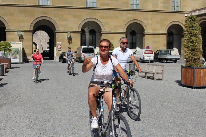 Munich Small-Group Bike Tour - Eisbachwelle: the standing wave that turns canals into theatre