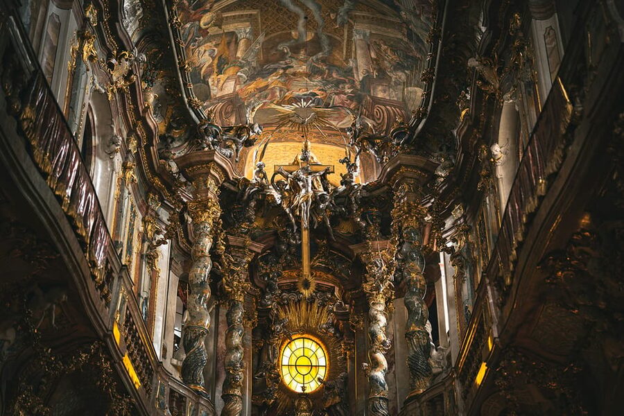 Munich: Spanish Guitar & Bach Toccata at Asamkirche - Guitar and organ together: the duet sound you are paying for