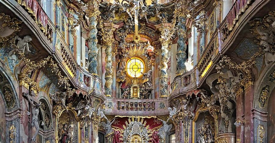Munich: Spanish Guitar & Bach Toccata at Asamkirche - What stands out musically (so you know what to listen for)