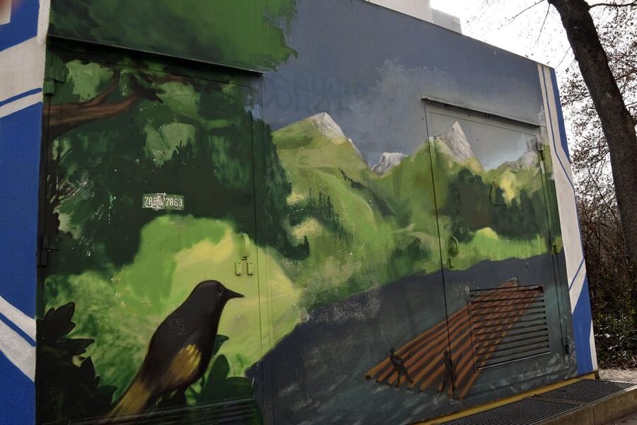 Munich: Street Art Bike Tour - The Boat Break by a Railway Bridge: A Smart Pace Reset