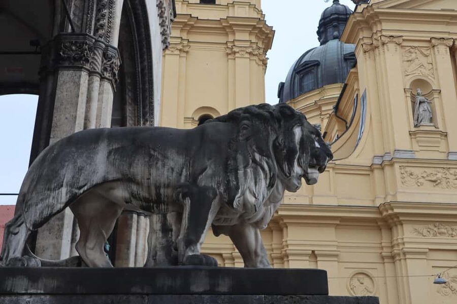 Munich: "The Beginning and the End of the Third Reich" Walking Tour - Getting Started at Bar Milano-Torino and Finishing at Geschwister-Scholl-Platz