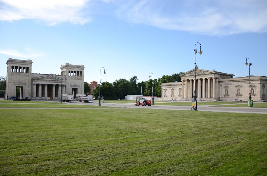Munich: Third Reich Guided City Walking Tour - Führerbau and the Munich Agreement: ending at Königsplatz