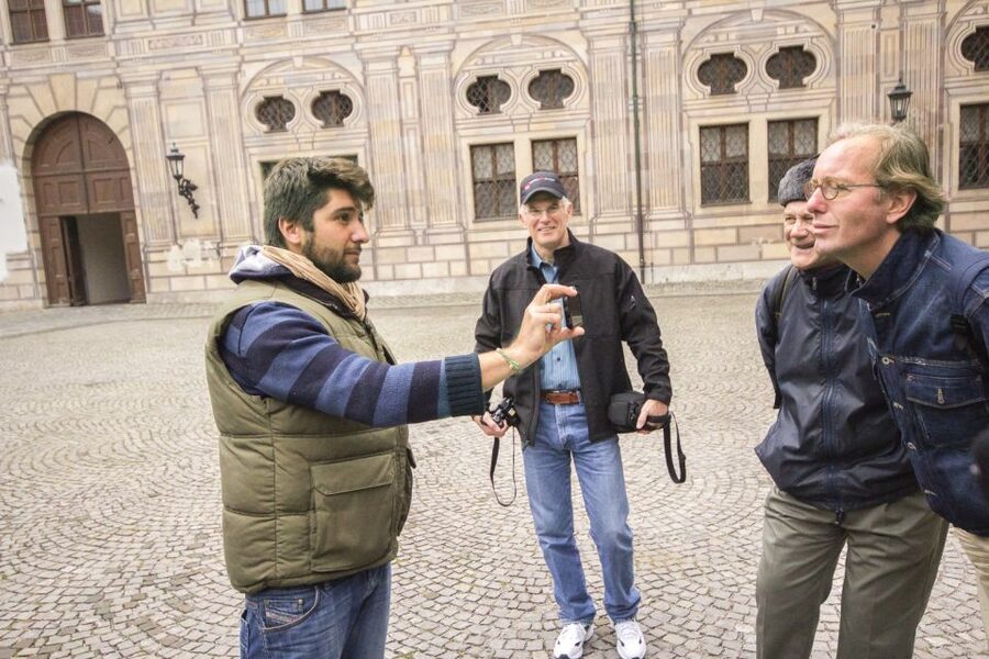 Munich: Third Reich & WWII Walking Tour - Guides, voice, and the cold reality of an outdoor walk