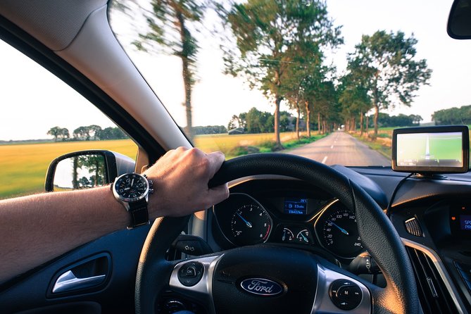 Munich to Prague - Private Transfer with 2 hours of Sightseeing - Vehicle choices, luggage room, and comfort on a 6-hour day
