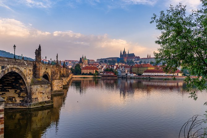Munich to Prague - Private Transfer with 2 hours of Sightseeing - How the sightseeing stops work: 1 place for 2 hours or 2 places for 1 hour