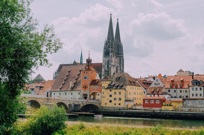 Munich to Prague Private Trip with 2 hours of Sightseeing - The sightseeing break: Regensburg as a road-trip-friendly choice