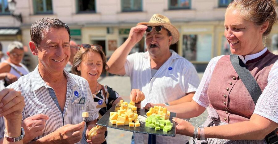 Munich: Viktualienmarkt & Altstadt Food Tour - Walking past the landmarks that shape the food scene