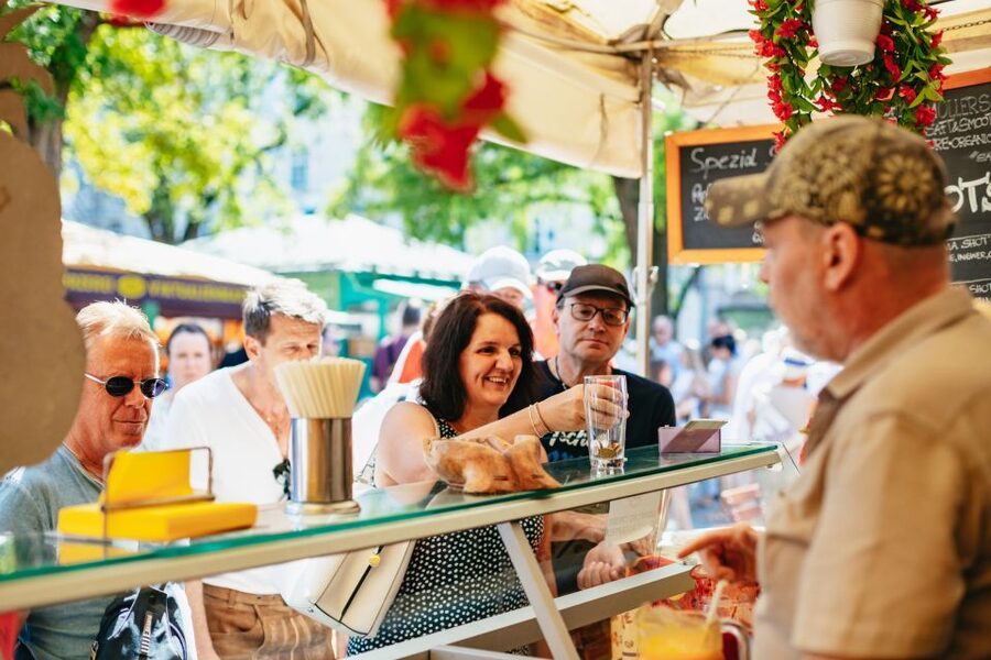 Munich: Viktualienmarkt Food Tour - The cheese and bread stops: where the tour starts to feel personal