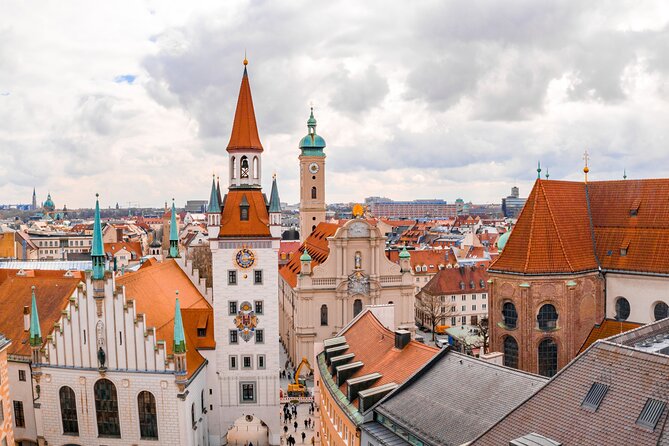 Munich Walking Tour: Explore Top Sights & Hidden Gems - Viscardigasse and Odeonsplatz: narrow alley fear to public political power