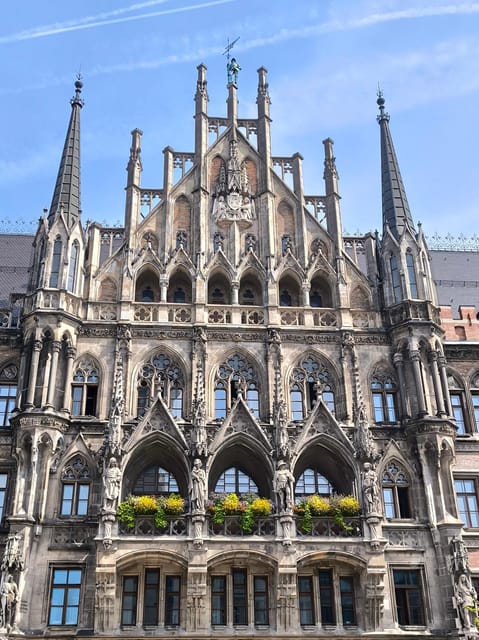 Munich: Walking tour of the old town with all your senses - Marienplatz Start: New Town Hall Carillon Tower Where the Tour Gets Going