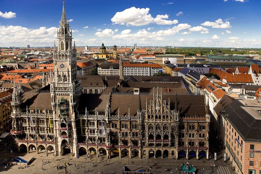 Munich: Walking Tour Old Town and Viktualienmarkt - Alter Hof, Burgstraße, and the old lanes: the medieval layer beneath the city