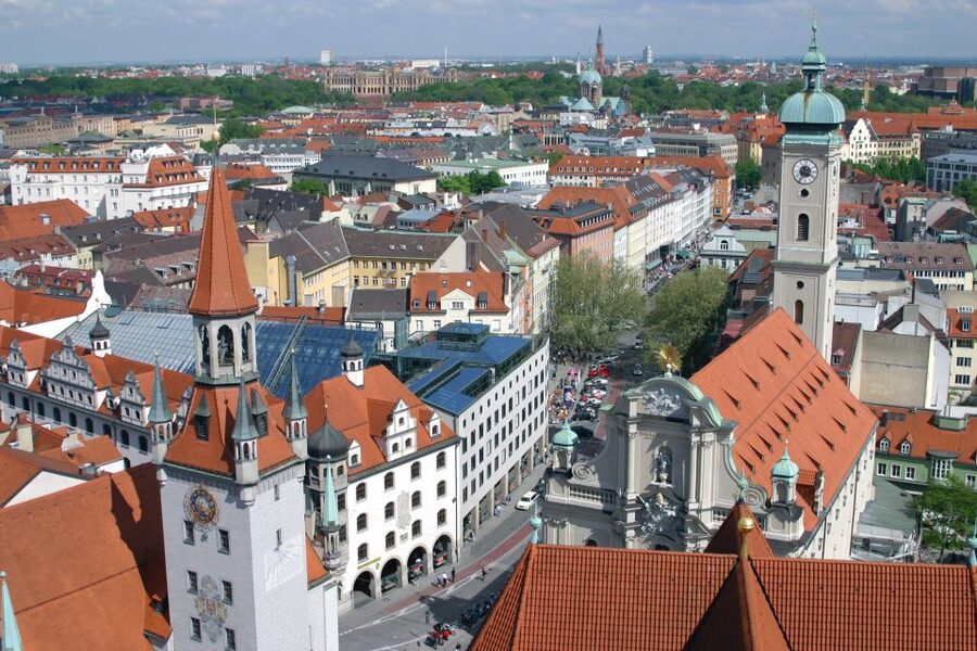 Munich: Walking Tour Old Town and Viktualienmarkt - Pacing, group size, and what 1.5 hours really means