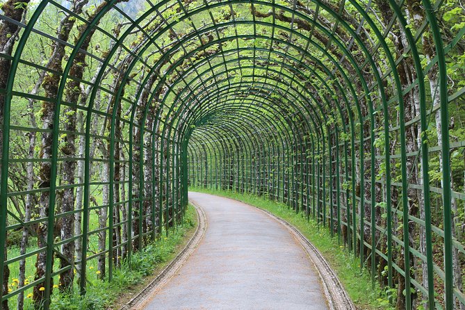 Neuschwanstein Castle and Linderhof Palace Day Trip from Munich - Schloss Linderhof: The Grounds, the Guided Tour, and Choosing Your Pace