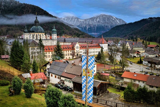 Neuschwanstein Castle, Ettal Abbey and Oberammergau Private Tour from Munich - Oberammergau Passionstheater: timing, lunch, and painted-house wandering