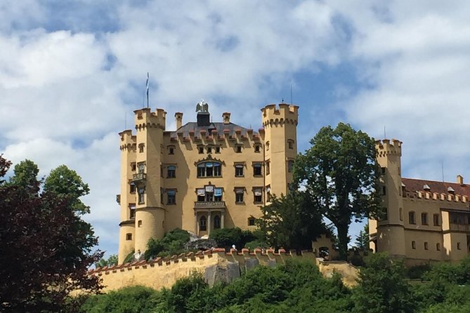 Neuschwanstein Castle Private Tour from Garmisch-Partenkirchen - Oberammergau church stop: shopping, sightseeing, and an ice cream break
