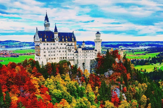 Neuschwanstein Castle Skip-the-Line Private Tour for Groups - Descending by horse carriage: a classic finish