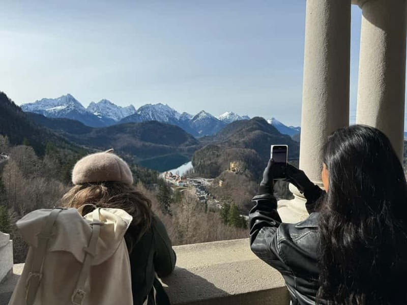 Neuschwanstein Castle Skip-the-Line Ticket with Audio Guide - Entering Neuschwanstein: Audio guide flow and room-by-room pacing