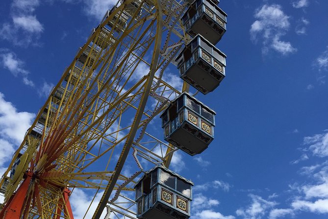 Oktoberfest Tour with table and unlimited beer - Stop 1: getting your bearings on the Oktoberfest grounds