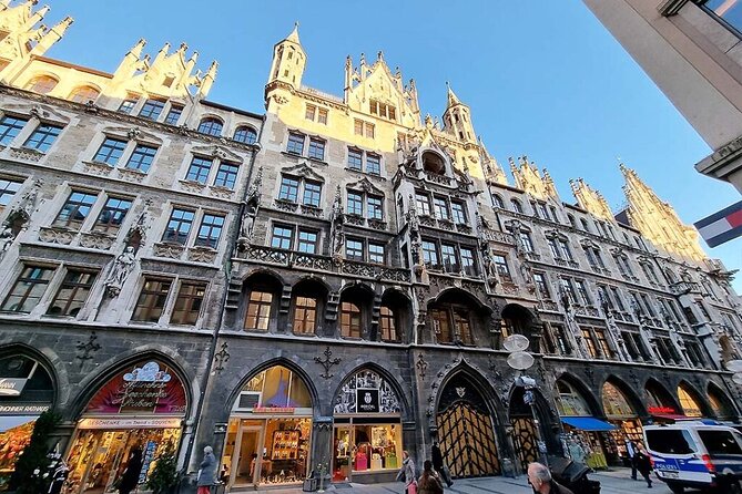 Private audio book city rally in Munich city centre - How Sir Peter Morgan Runs the Case from Your Phone