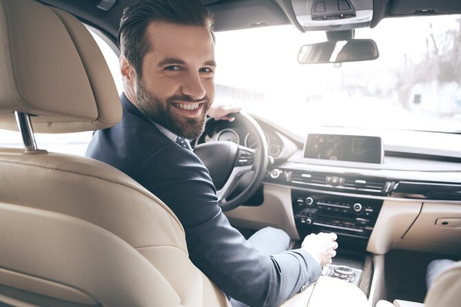 Private Car from Munich to Prague: Transfer with 2h Sightseeing - English-Speaking Driver vs Licensed Guide
