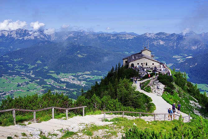 Private Eagles Nest & WWII Doku Center Tour incl. Tickets & Lunch - A private Munich day with big views and real context