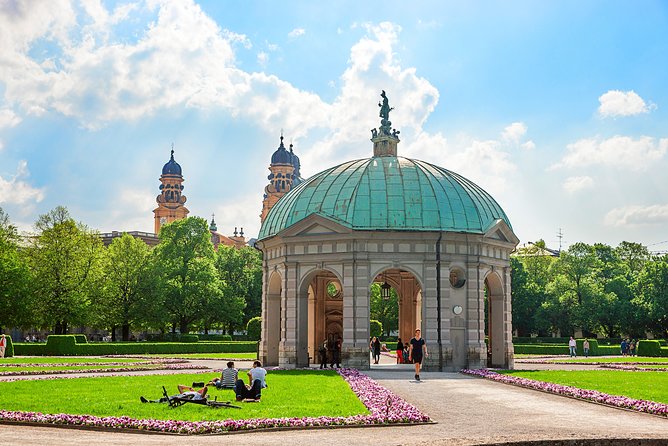 Private Munich Old Town Walking Tour - with optional Breakfast - Viktualienmarkt: food culture stop that needs the right day