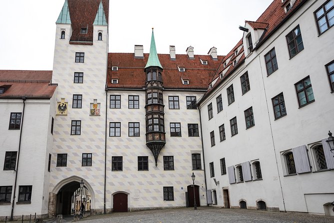 Private Munich Old Town Walking Tour - with optional Breakfast - Hofbräuhaus München and the beer-hall legend