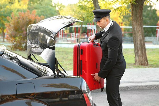Private One-way Airport Transfer Munich Airport To Munich - The ride: clean, private, and mostly built around comfort