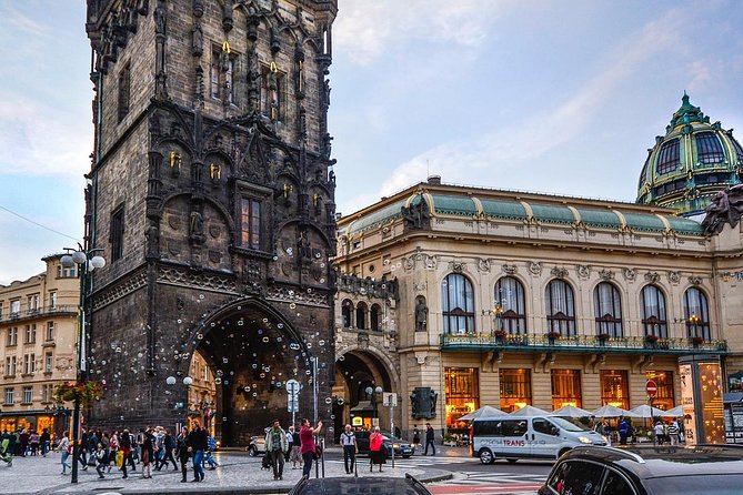 Private Scenic Transfer from Munich to Prague with 4h of Sightseeing - Timing: how to keep an 8–9 hour transfer from feeling long
