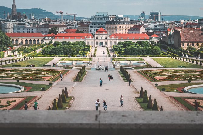 Private Scenic Transfer from Munich to Vienna with 4h of Sightseeing - Who should book this private transfer?