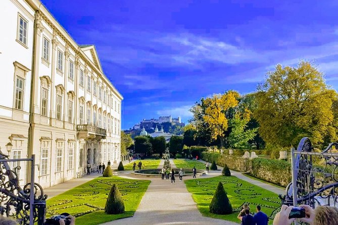 Private Sound-of-Music and Historic Salzburg Tour from Munich - The minivan setup: why it’s worth paying for comfort