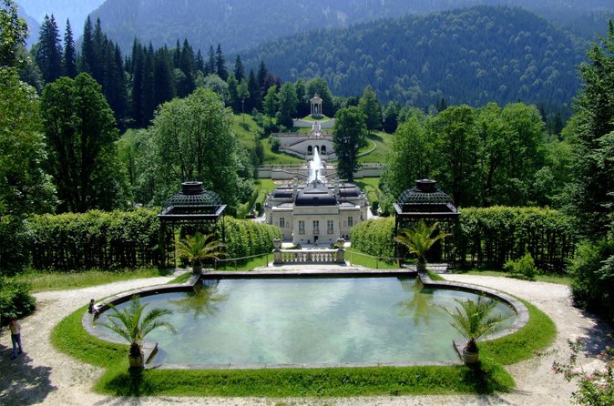 Private Tour from Munich: Neuschwanstein, Linderhof, Oberammergau - Oberammergau: A One-Hour Reset With Carvings and Passion Play Roots