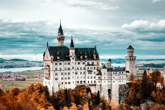 Private Tour to Neuschwanstein Castle & Linderhof from Munich - Oberammergau: painted houses, village rhythm, and Passion Play context